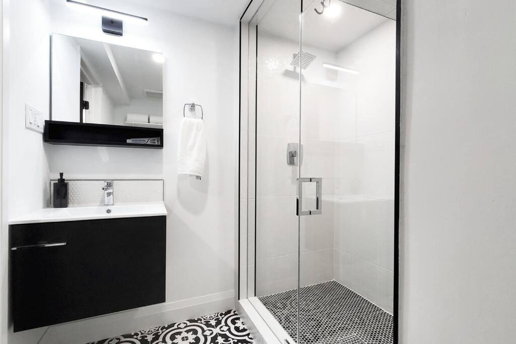 Renovated Guest Suite Near The Lake & High Park In Toronto! מראה חיצוני תמונה