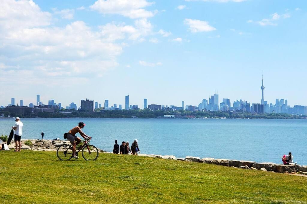 Renovated Guest Suite Near The Lake & High Park In Toronto! מראה חיצוני תמונה