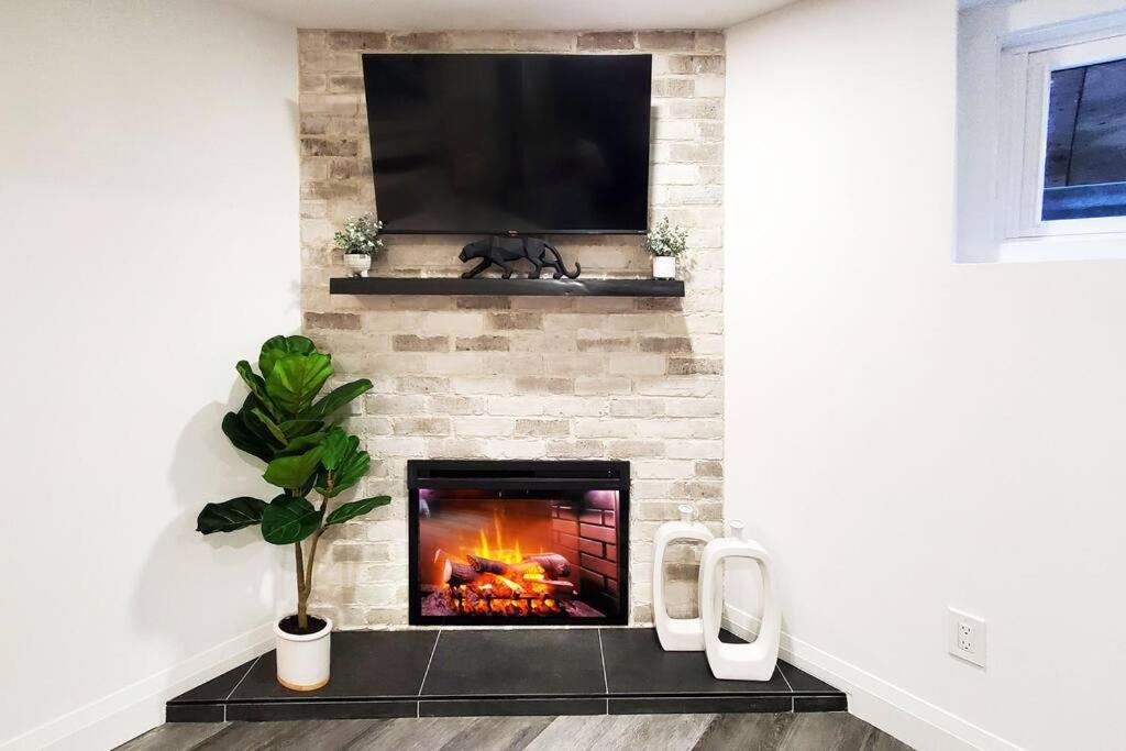 Renovated Guest Suite Near The Lake & High Park In Toronto! מראה חיצוני תמונה