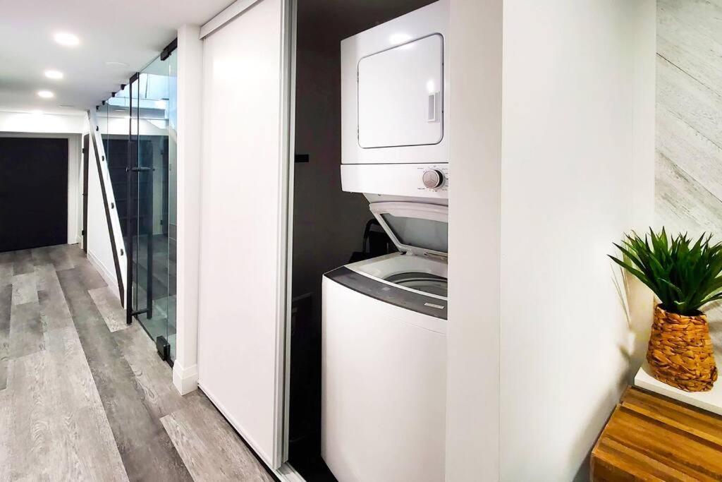 Renovated Guest Suite Near The Lake & High Park In Toronto! מראה חיצוני תמונה